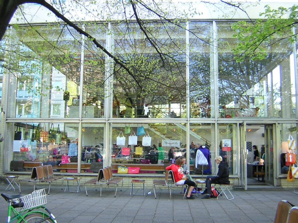 vor der bar babette